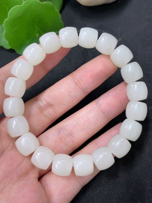 H42956739 和田玉手串    卡9.8mm左右    货品总重约35.5g