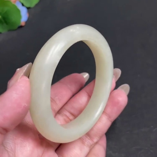 H30487637 Hetian Jade Round Bracelet (Inner Diameter 55.3mm, Total Weight Approx. 57.3g)