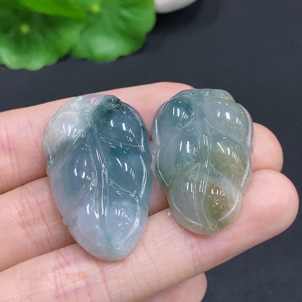 F31646340 Jadeite Leaf Pendant