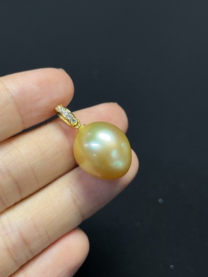 C46534838 海水珍珠挂件 颜色成因未定 非金 货品总重约4.4g 卡13.4mm左右