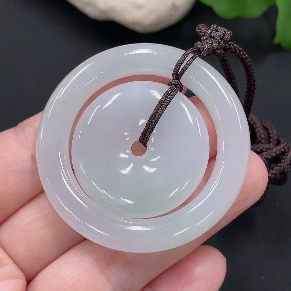 F27138508 Jadeite Mother-and-Child Button Pendant