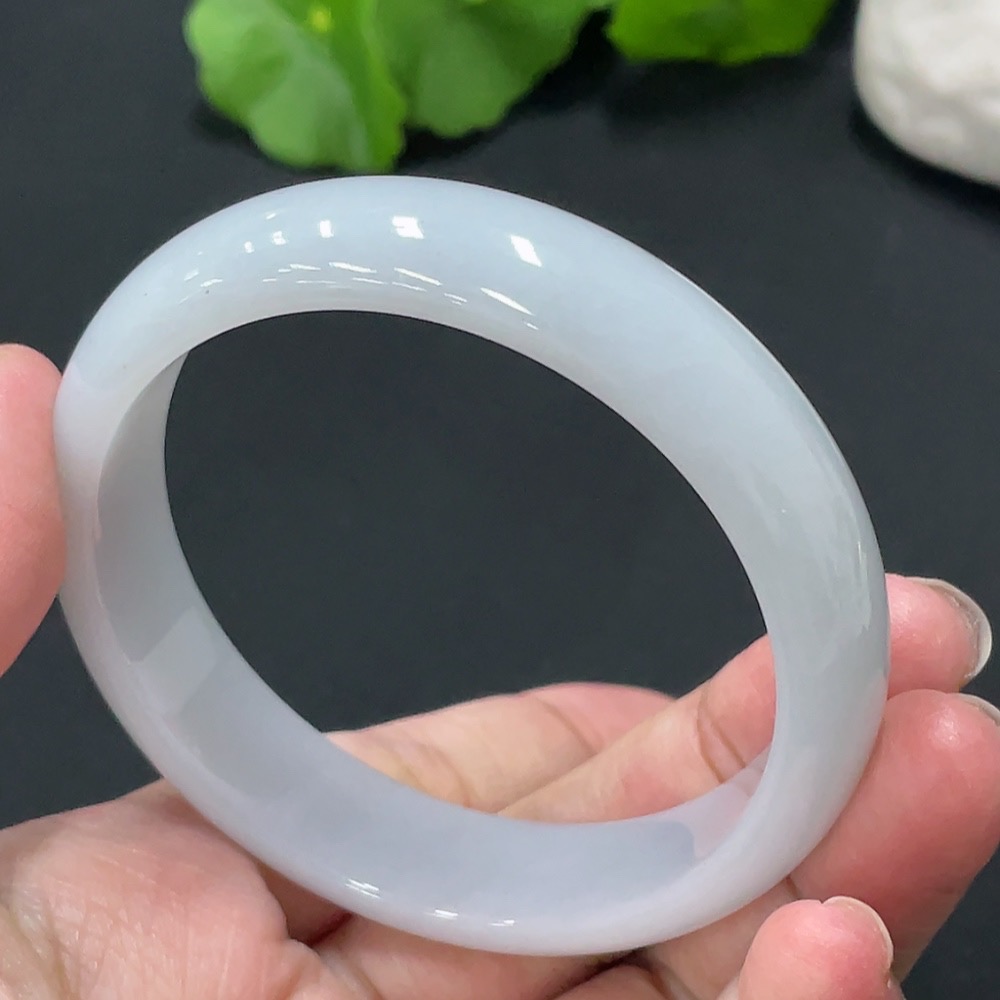 F21324745 Jadeite Round Bracelet Size 54.5 Total Weight 46.003g