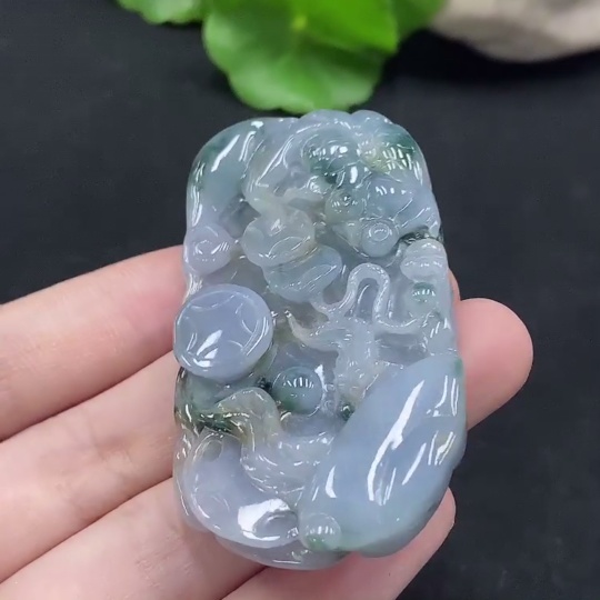 F34028881 Jadeite Fish Pendant Symbolizing Annual Abundance