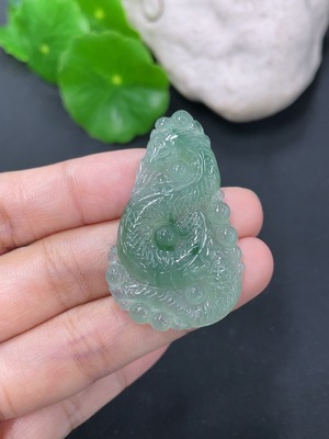 F41935320 翡翠挂件 货品总约重6.4g