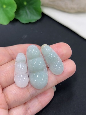 F41942113 翡翠福豆挂件 货品总重约9.5g