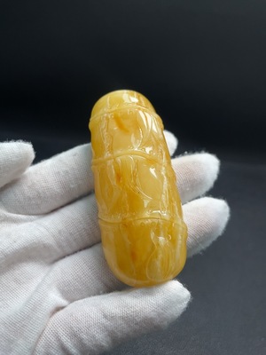 C25930826 Amber Beeswax Pendant with Colorless Coating, Total Weight Approx. 27.77g