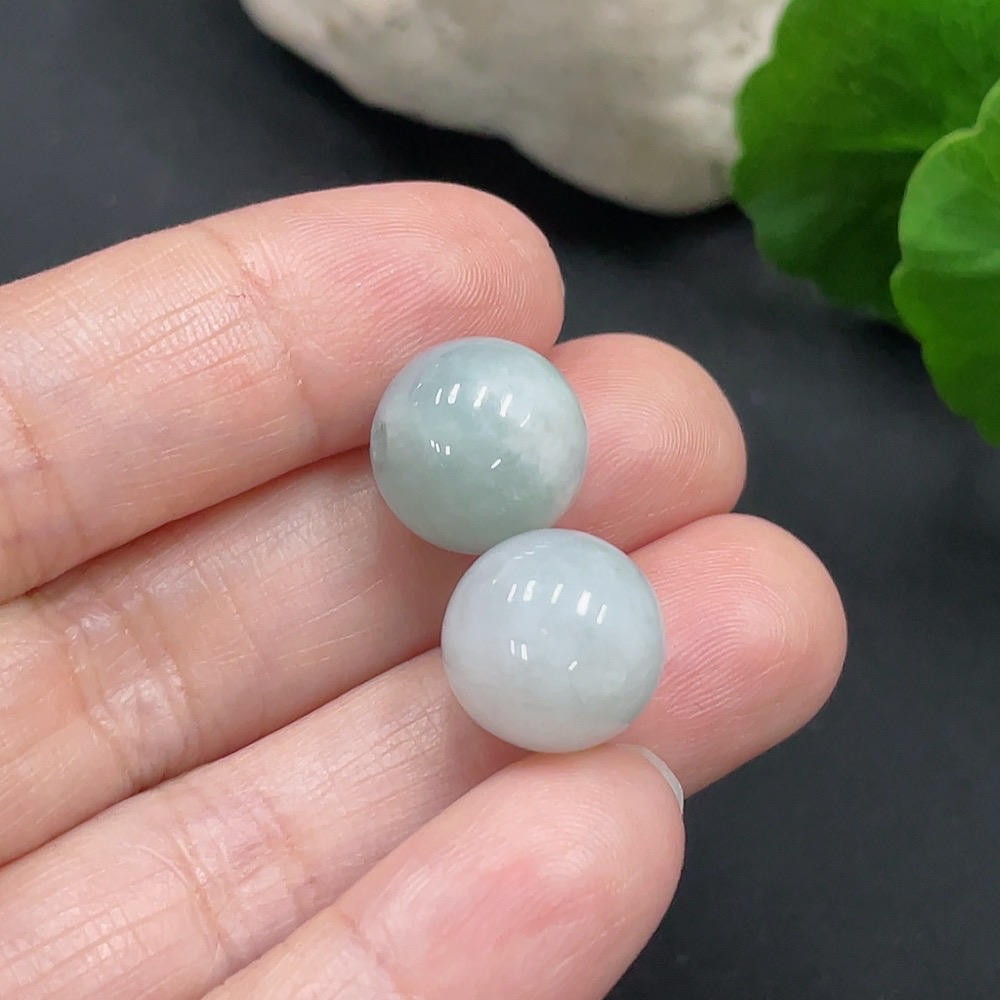 F27152398 Jadeite Beads Sell as a Lot
