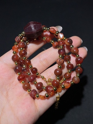W36229957 18th to 19th Century Agate Bead Strand, Antique Beads