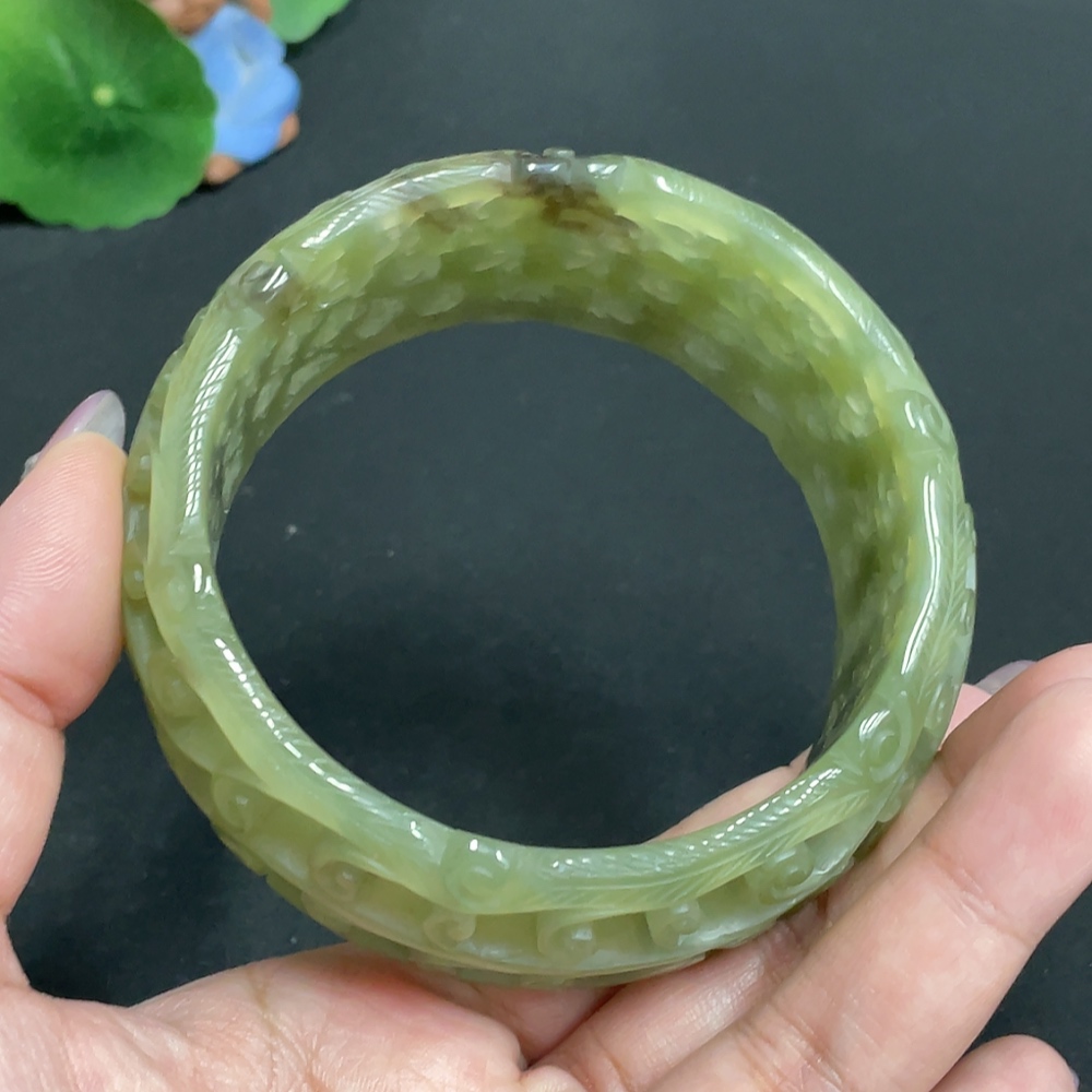 H33862807 Hetian Jade Carved Flower Bracelet (Circumference 68, Total Weight Approx. 105.7g)