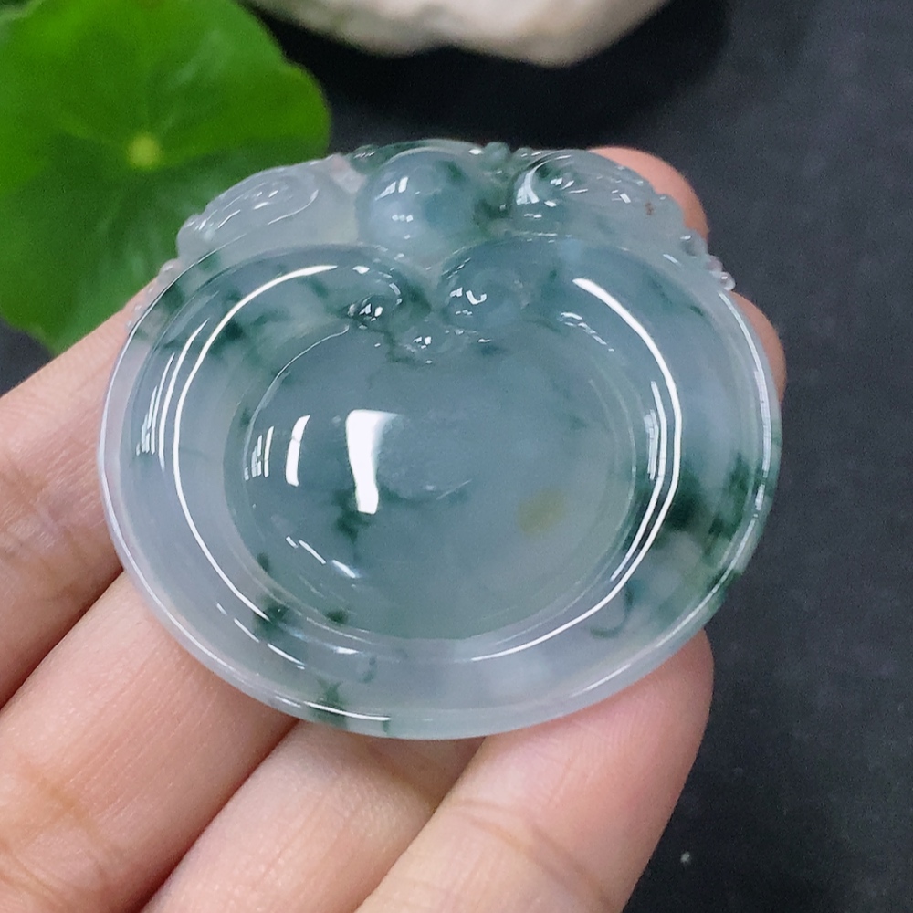 F33912795 Jadeite Auspicious Shell Pendant Total Weight: Approx. 22.7g