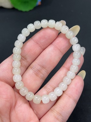 H42984524 和田玉手串 卡6.8mm左右 货品总重约15.9g