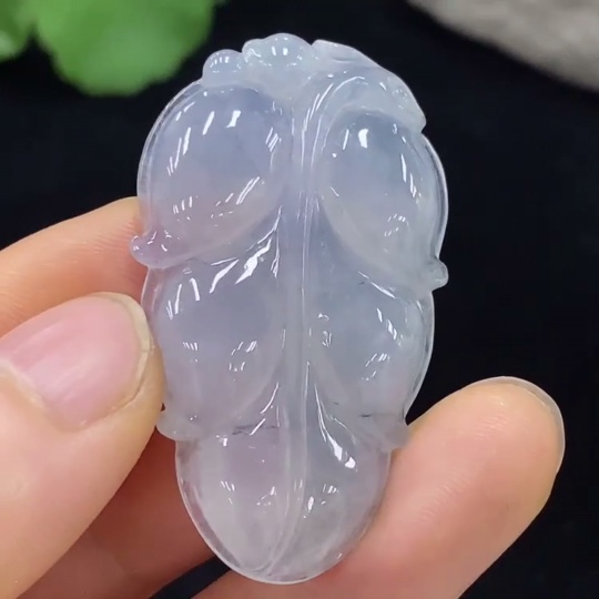F30560088 Jadeite Leaf Pendant Total Weight Approx. 11.08g