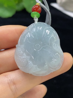 F32803883 翡翠挂件 含绳货品总重约15.8g
