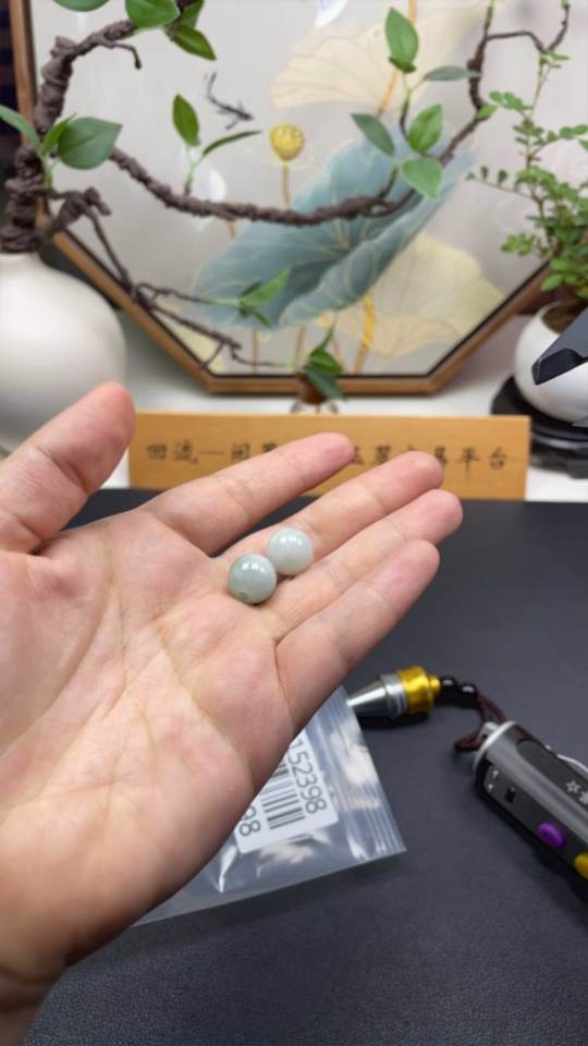 F27152398 Jadeite Beads Sell as a Lot