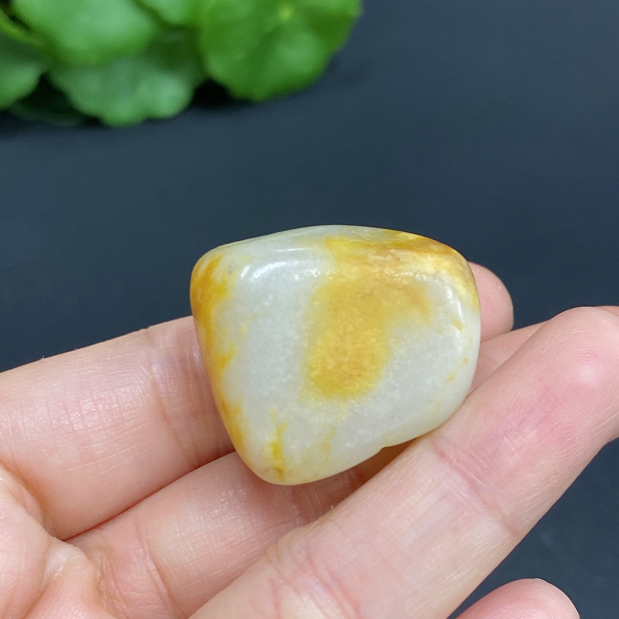 H29329326 Hetian Jade Total weight approx. 18.6g Undetermined skin color origin