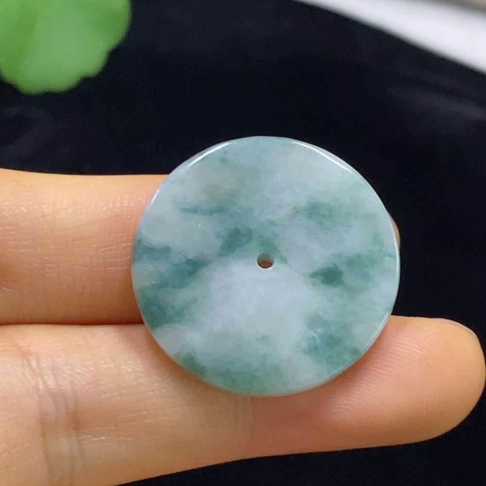 F34975186 Jadeite Peace Knot Pendant Total Weight Approximately 5.35g