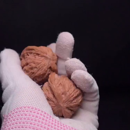 W33936994 Walnut, total weight about 39.1g, size about 41.2mm