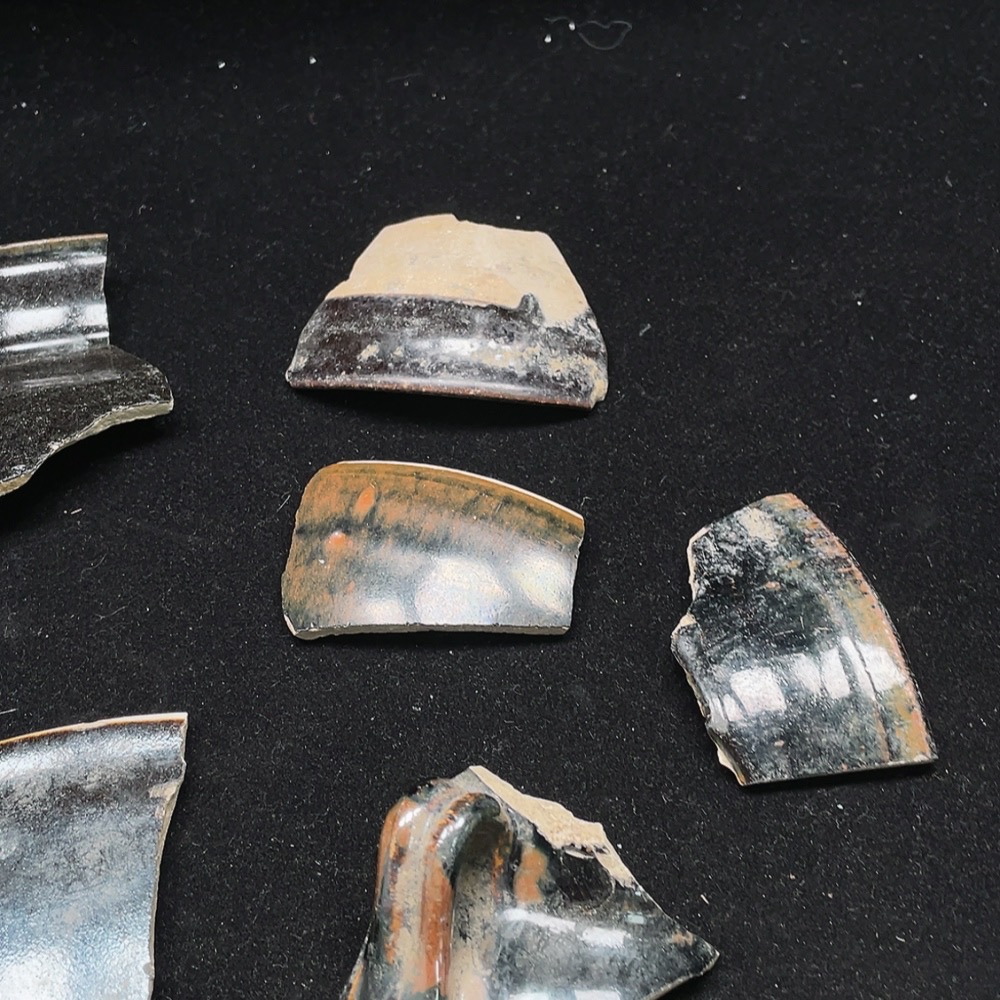 W25911827 Ceramic shard, black glazed ceramic shard set (size as per physical object)