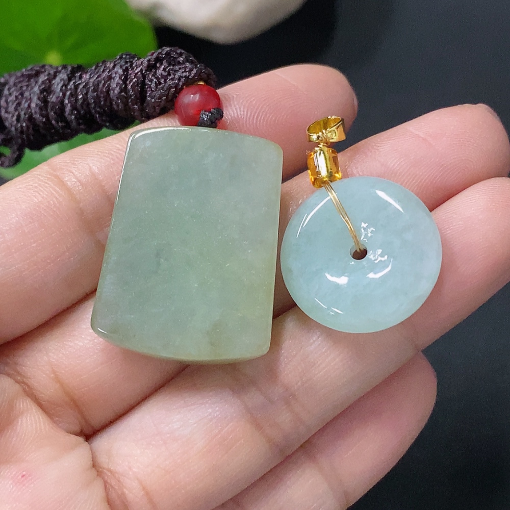 F35088050 Jadeite Pendant Sell as a Lot Non-Gold Beads Non-A