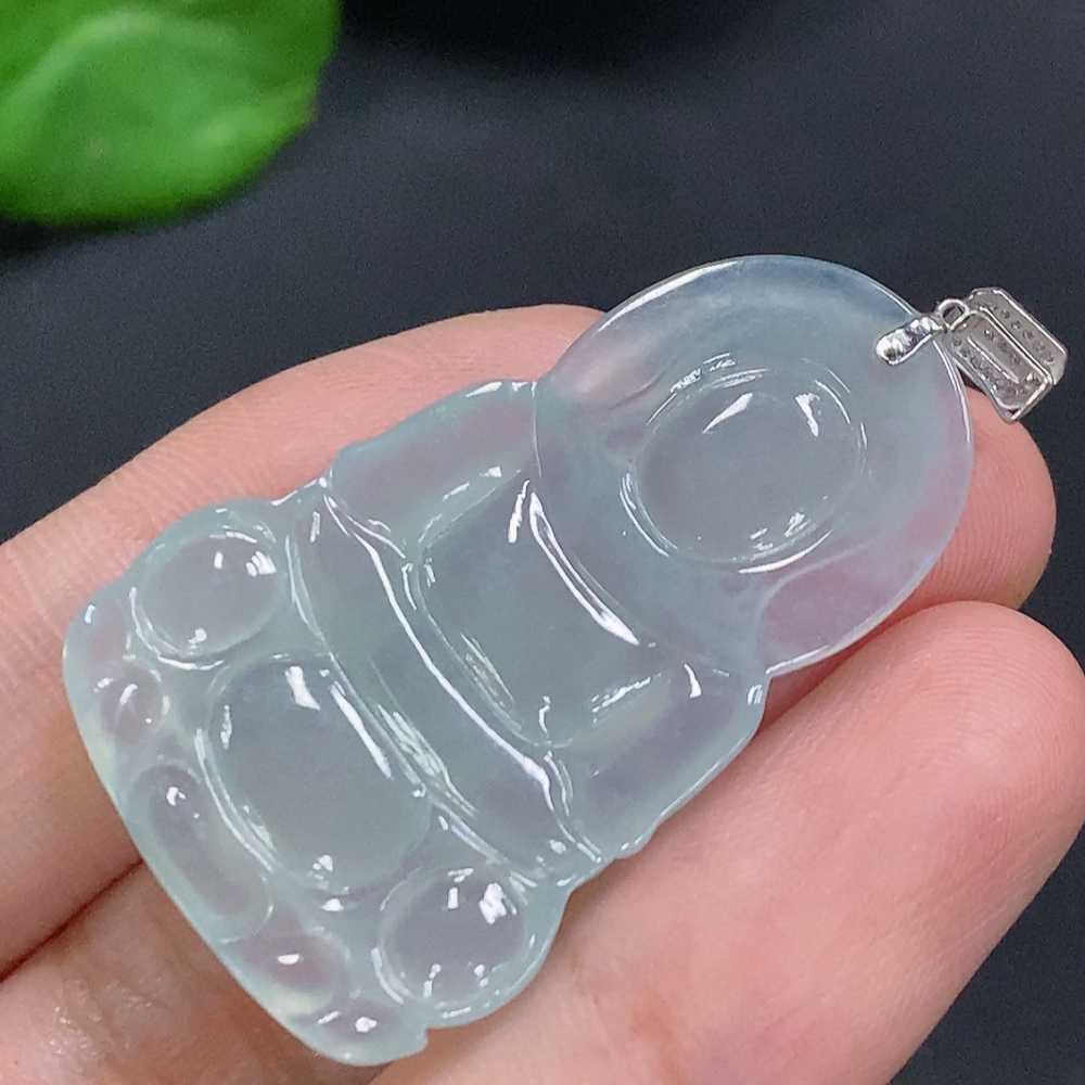 F34962399 Jadeite Guanyin Pendant with 18K Gold Clasp, Total Weight Approx. 7.7g (Set with Diamonds)