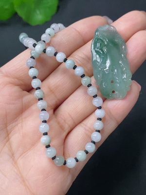 F27046774 Jadeite Pendant Bead Strand Sell as a Lot