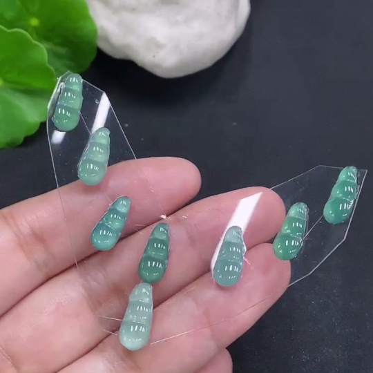 F29316614 Jadeite Lucky Bean Inlaid Pieces Sell as a Lot