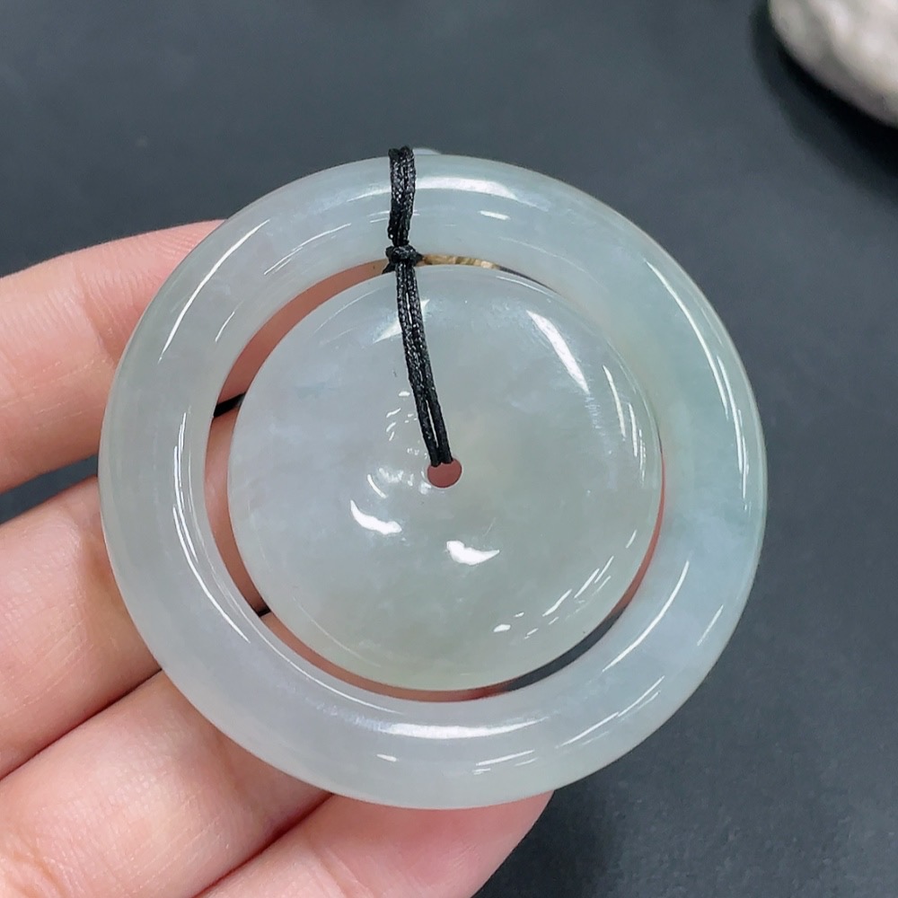 F21421982 Jadeite Pendant with Mother-and-Child Clasp, Total Weight Approx. 52g