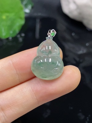 F23607669 Jadeite Gourd Pendant with 18k Gold Bezel, Total Weight 3.703g