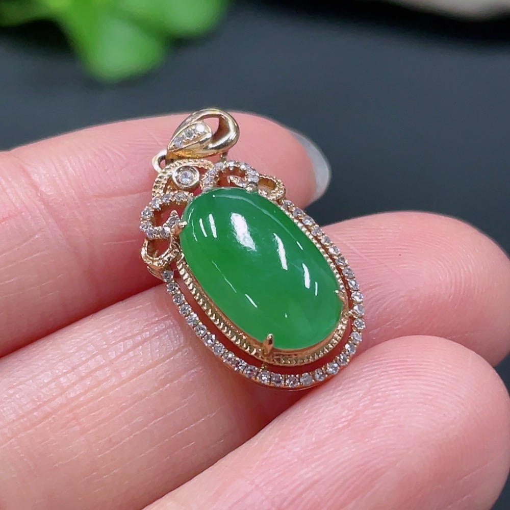 F25929324 Jadeite Cabochon Pendant with 18K Gold Mount, Total Weight Approx. 2.86g
