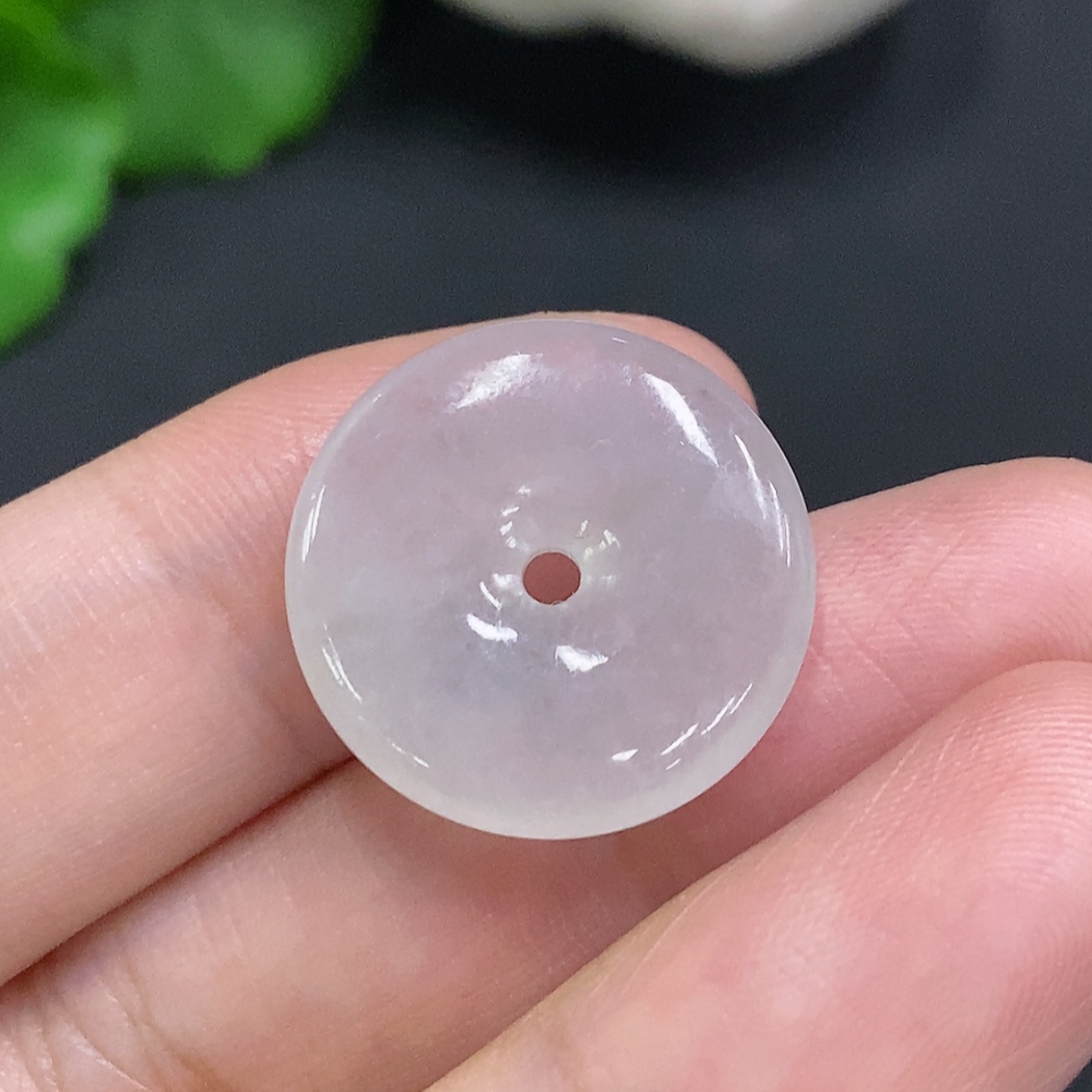 F34023494 Jadeite Peace Knot, Total Weight Approx. 3.1g