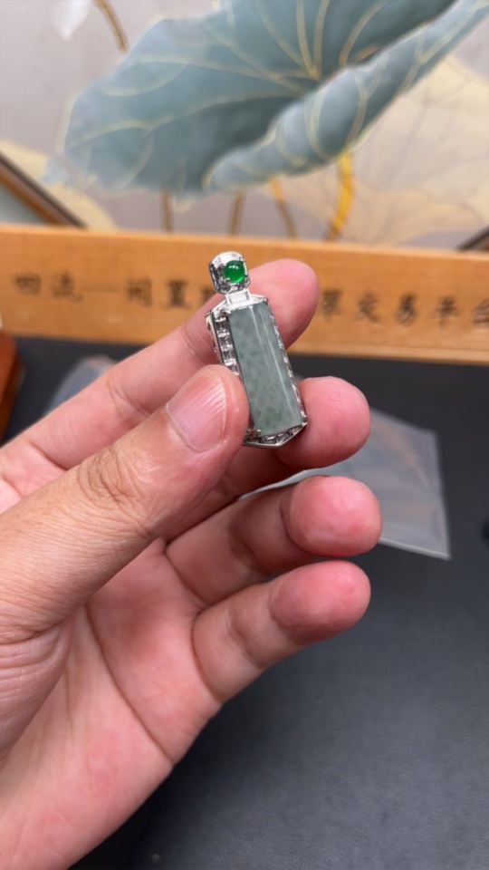 F30489523 Jadeite Inlaid Pendant Non-Gold Inlaid Total Weight Approx. 7g