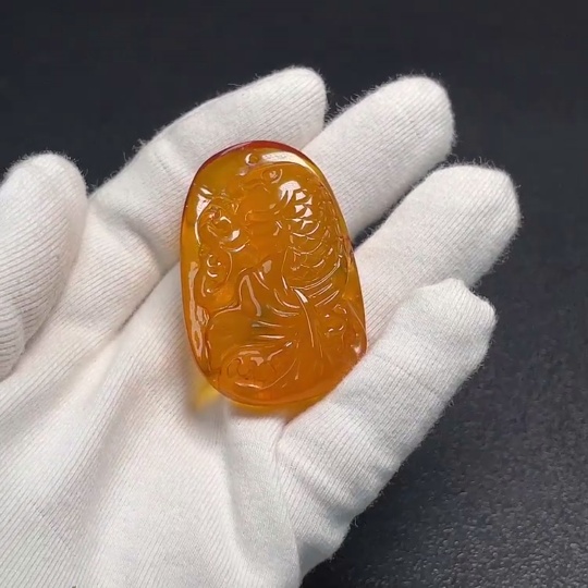 C30446294 Amber Beeswax Pendant, Total Weight Approx. 11.04g, Colorless Film Coated