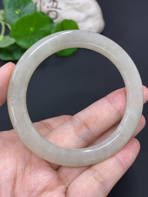 F42971892 翡翠圆条手镯 圈口54.2 货品总重约32.2克