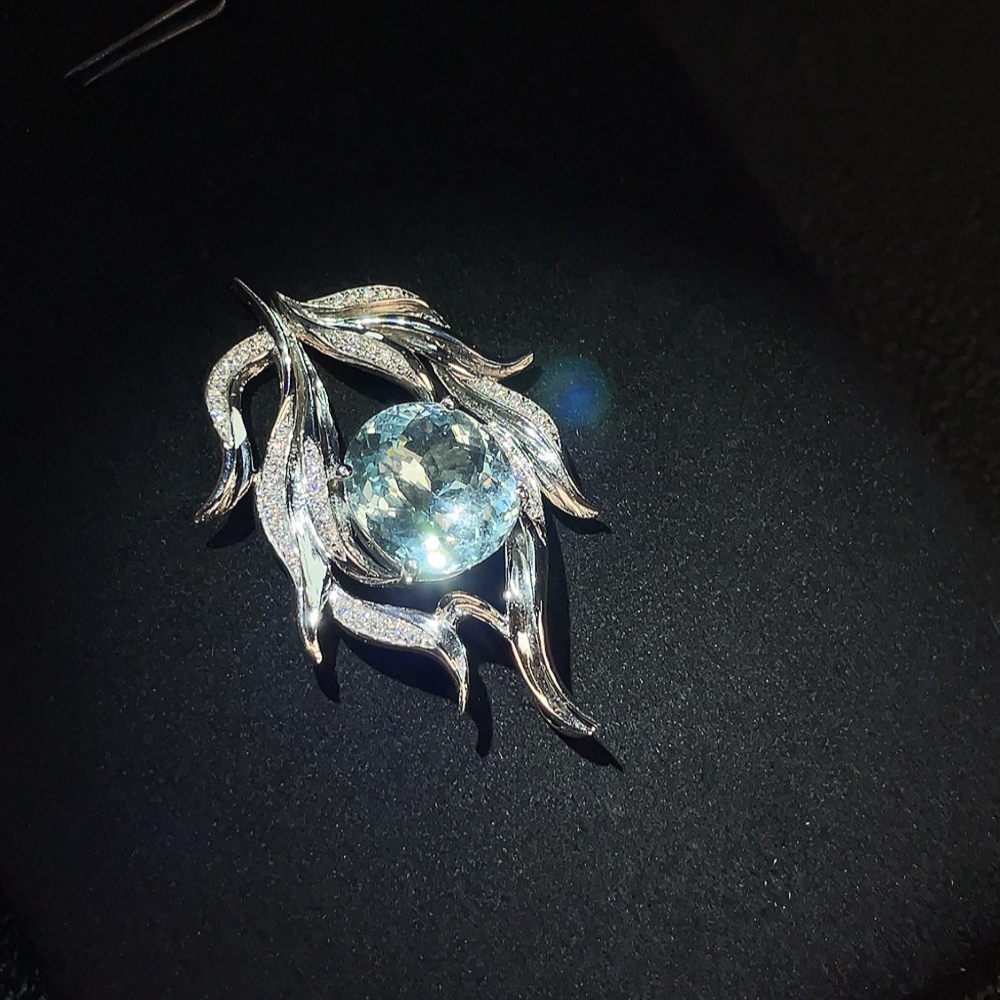 C33920341 Aquamarine Pendant Non-Diamond 36% Gold Content Total Weight Approx. 5.66g