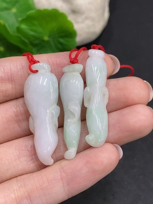 F34022486 Jadeite Pendants Sell as a Lot