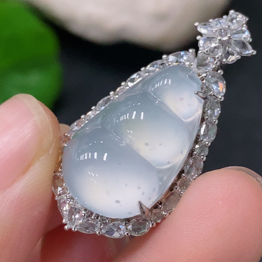 F33912634 Jadeite Mung Bean Pendant with 18k Gold and Diamond Accents, Total Weight Approx. 6.25g