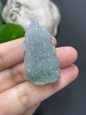 F46557996 翡翠白菜挂件 货品总重约23.9克