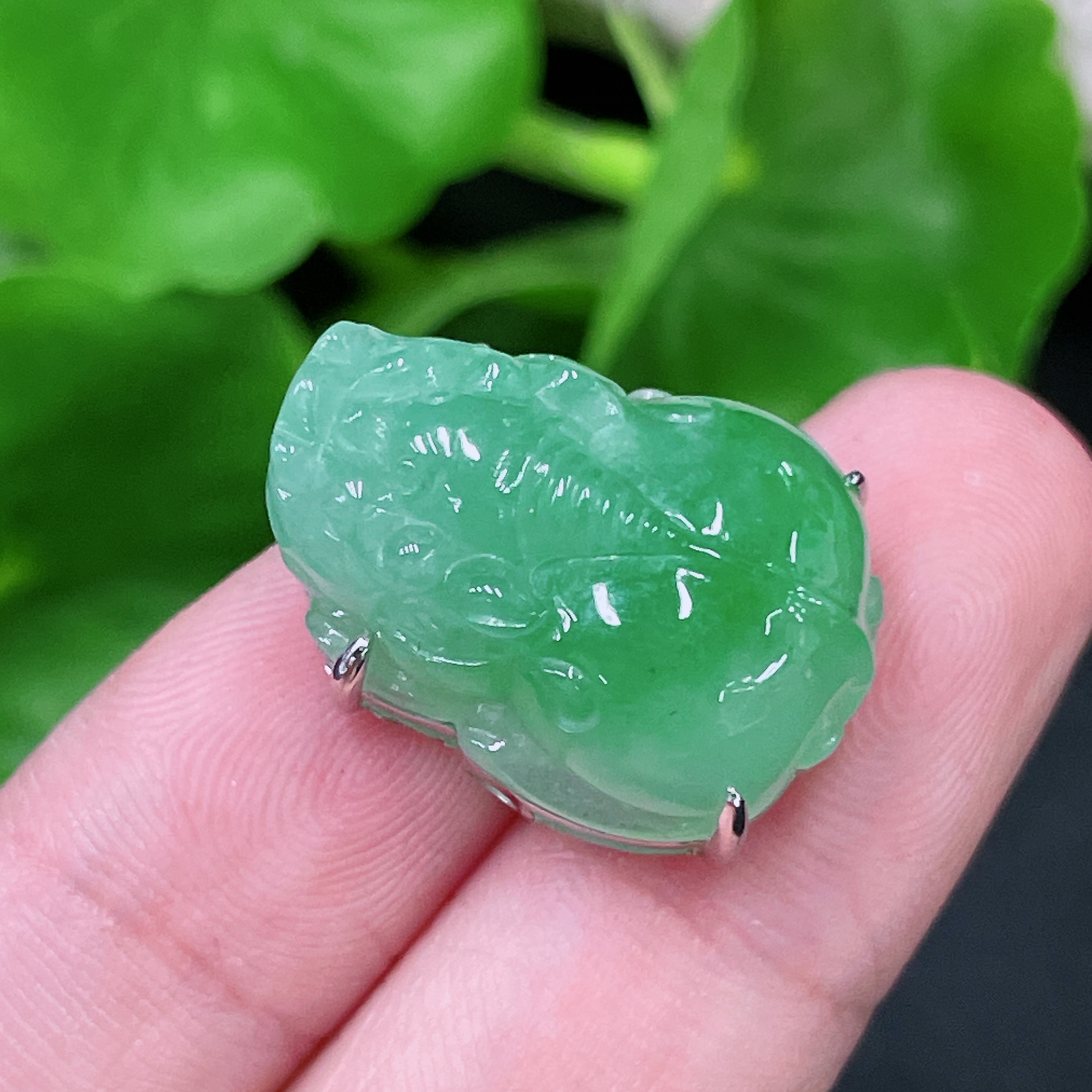 F33944077 Jadeite Pendant with 18K Gold Setting, Total Weight Approx. 5.7g
