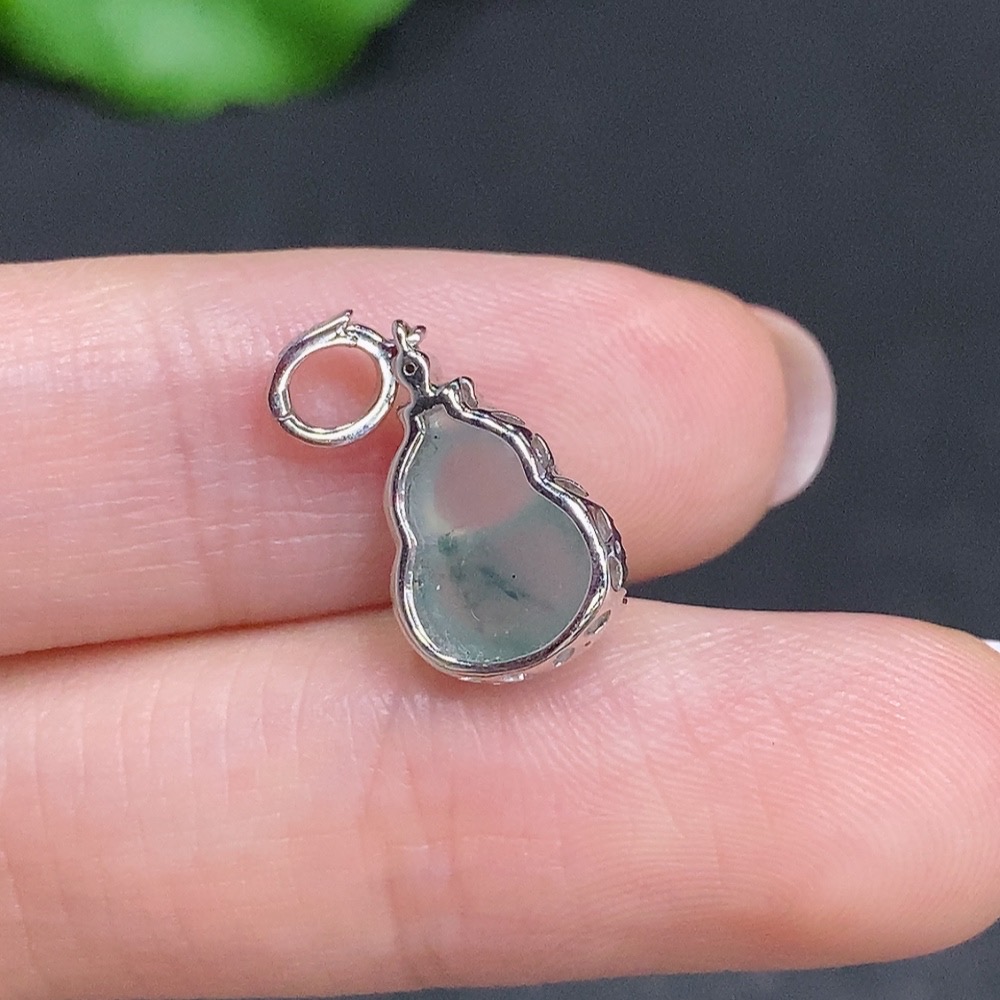 F34002189 Jadeite Gourd Pendant 18k Gold Total Weight Approx.1.1g