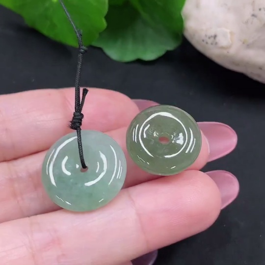 F34012498 Jadeite Peace Knot Pendant