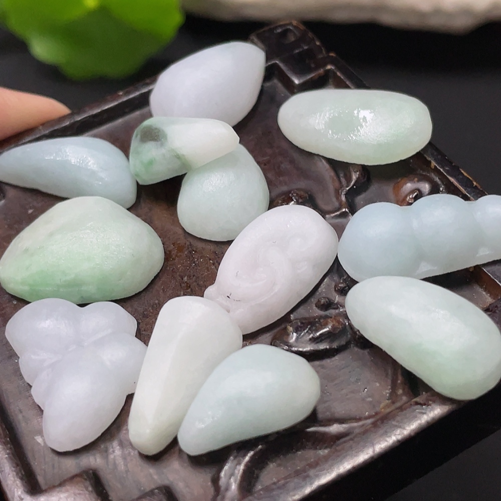 F34978428 Jadeite Rough Pendants Sell as a Lot
