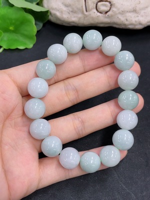 F44317475 翡翠手串 卡12mm左右 货品总重约51.16g