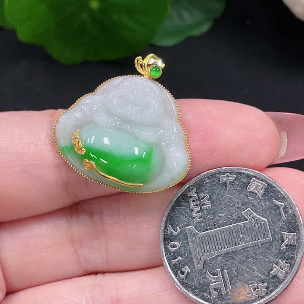 F34013877 Jadeite Buddha Pendant with 18K Gold Clasp, Main Body Contains 58% Gold, Total Weight Approximately 4.44g