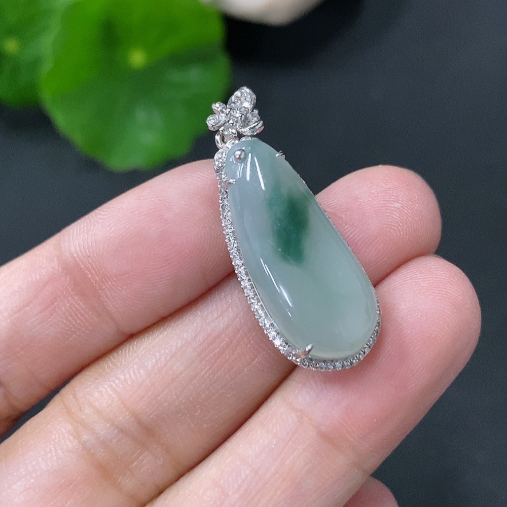 F33829278 Jadeite Inlaid Blessing Melon Pendant with 18K Gold and Diamond Accents, Total Weight Approx. 3.4g