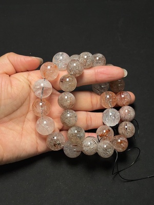 C43159131 水晶手串 颜色成因未定 可见有机物 货品总重约147.5g 一手走