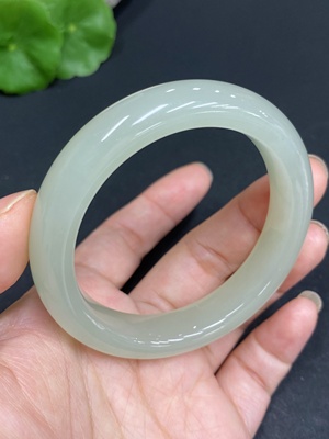 H33902764 Hetian Jade Round Bracelet Size 50.4 Total Weight About 43.8g