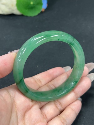 H41843792 非洲翠(独龙玉)正圈手镯 圈口57.6 货品总重约52g