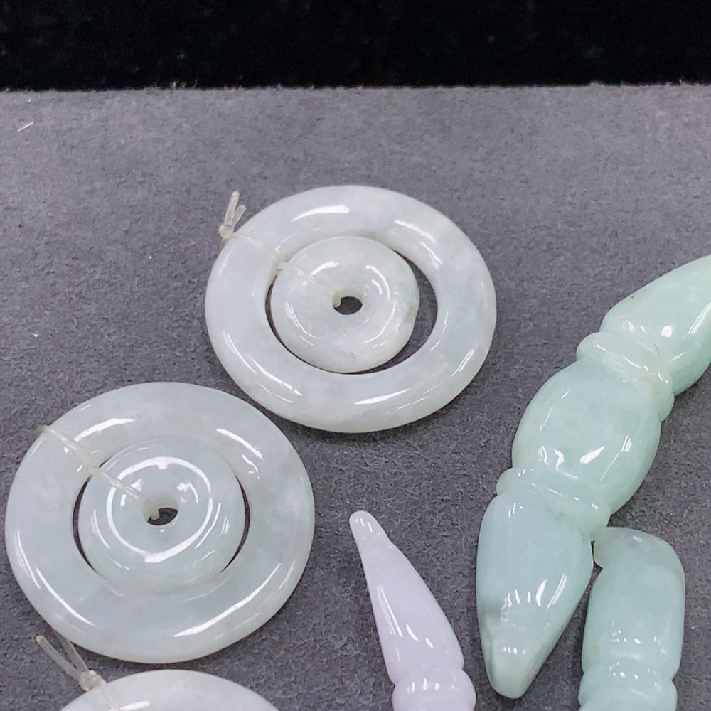 F34948623 Jadeite Pendant Sell as a Lot