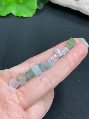 F42970472 翡翠挂件一手走