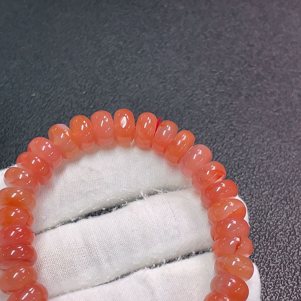 C33850383 South Red Agate Bracelet with Visible Organic Matter, Total Weight Approx. 36.81g, Size About 10.6mm